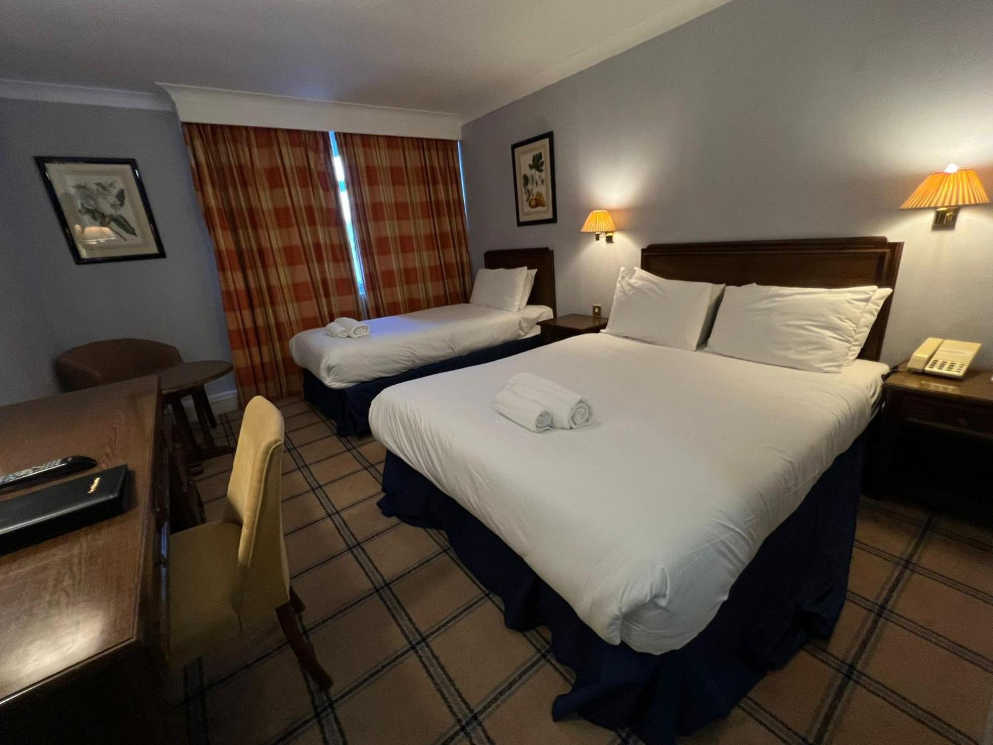 Roebuck Inn Stevenage Kültér fotó